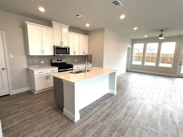 $2,550 | 1204 Sydney Lane, Seagoville, TX 75159