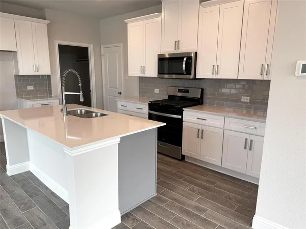 $2,550 | 1204 Sydney Lane, Seagoville, TX 75159