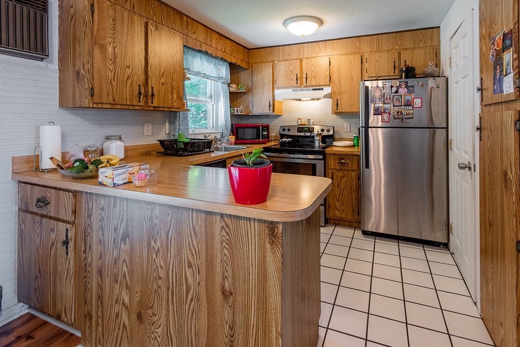 301 Mammoth Road, Unit 6 Lowell, MA 01854 - Photo 3 of 11