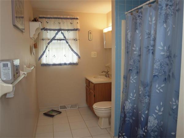 99 Selwyn Road Randolph, MA 02368 - Photo 17 of 29 Gallery Image 17