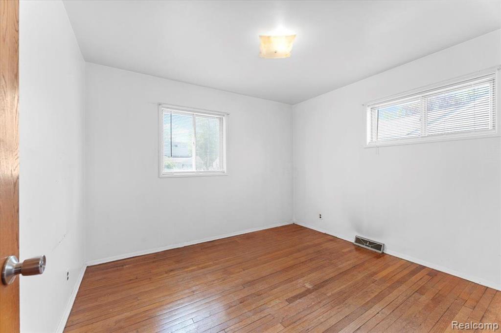 5334 Drayton Road Clarkston, MI 48346 - Photo 10 of 22
