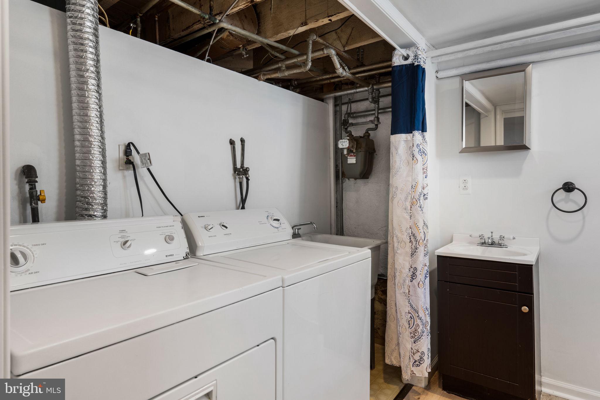 264 Pancoast Avenue Springfield, PA 19064 - Photo 33 of 38 a utility room with dryer and washer