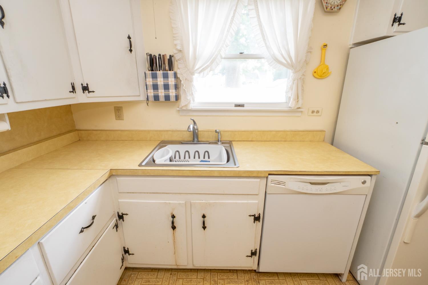 95 Jeffery Road Colonia, NJ 07067 - Photo 11 of 31