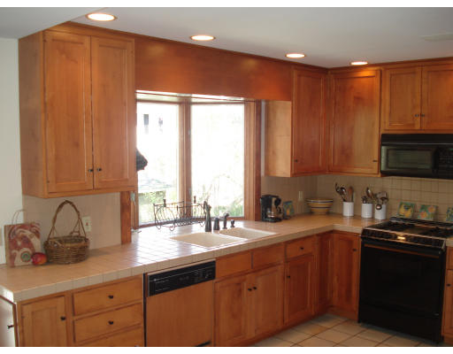 39 Governors Road Milton, MA 02186 - Photo 5 of 13