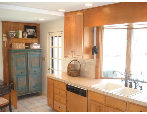 39 Governors Road Milton, MA 02186 - Photo 6 of 13