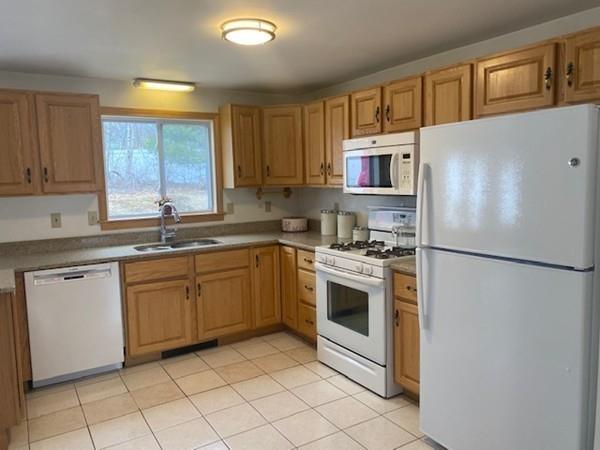 24 Brandon Road Haverhill, MA 01832 - Photo 4 of 36 Gallery Image 4