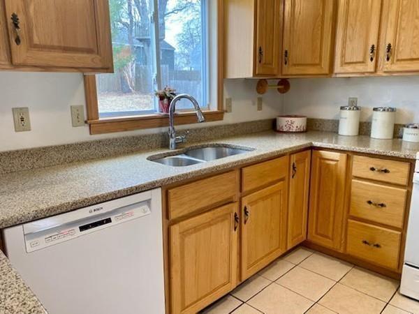 24 Brandon Road Haverhill, MA 01832 - Photo 5 of 36 Gallery Image 5