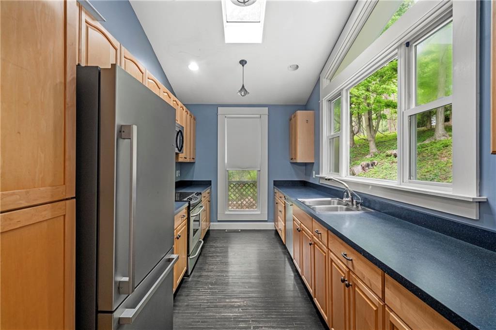 301 Redgate Road Sewickley, PA 15143 - Photo 5 of 20 KITCHEN