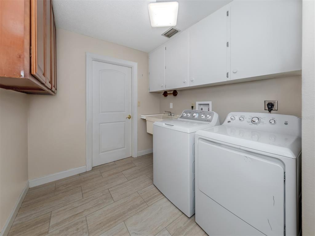 1224 Pine Needle Road Venice, FL 34285 - Photo 37 of 94 Inside Launrdy has a Pantry
