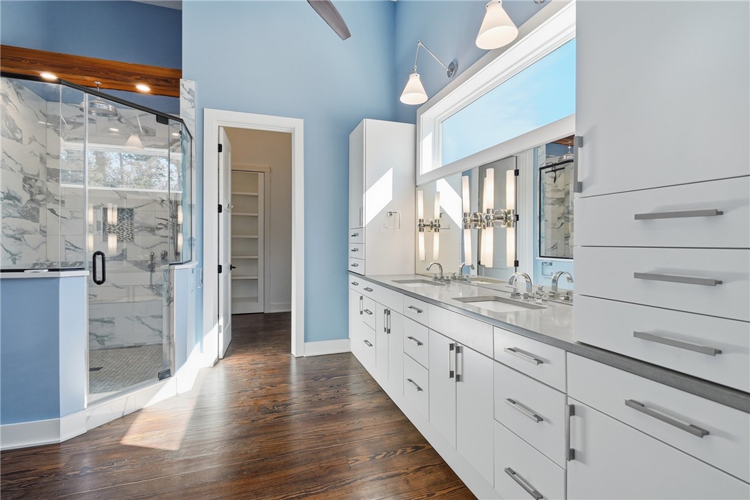 5406 Old Jesup Road Brunswick, GA 31525 - Photo 24 of 46 Primary Bathroom