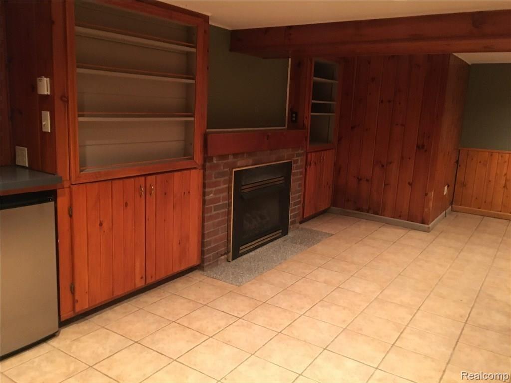 2048 Oxford Road Grosse Pointe Woods, MI 48236 - Photo 10 of 40