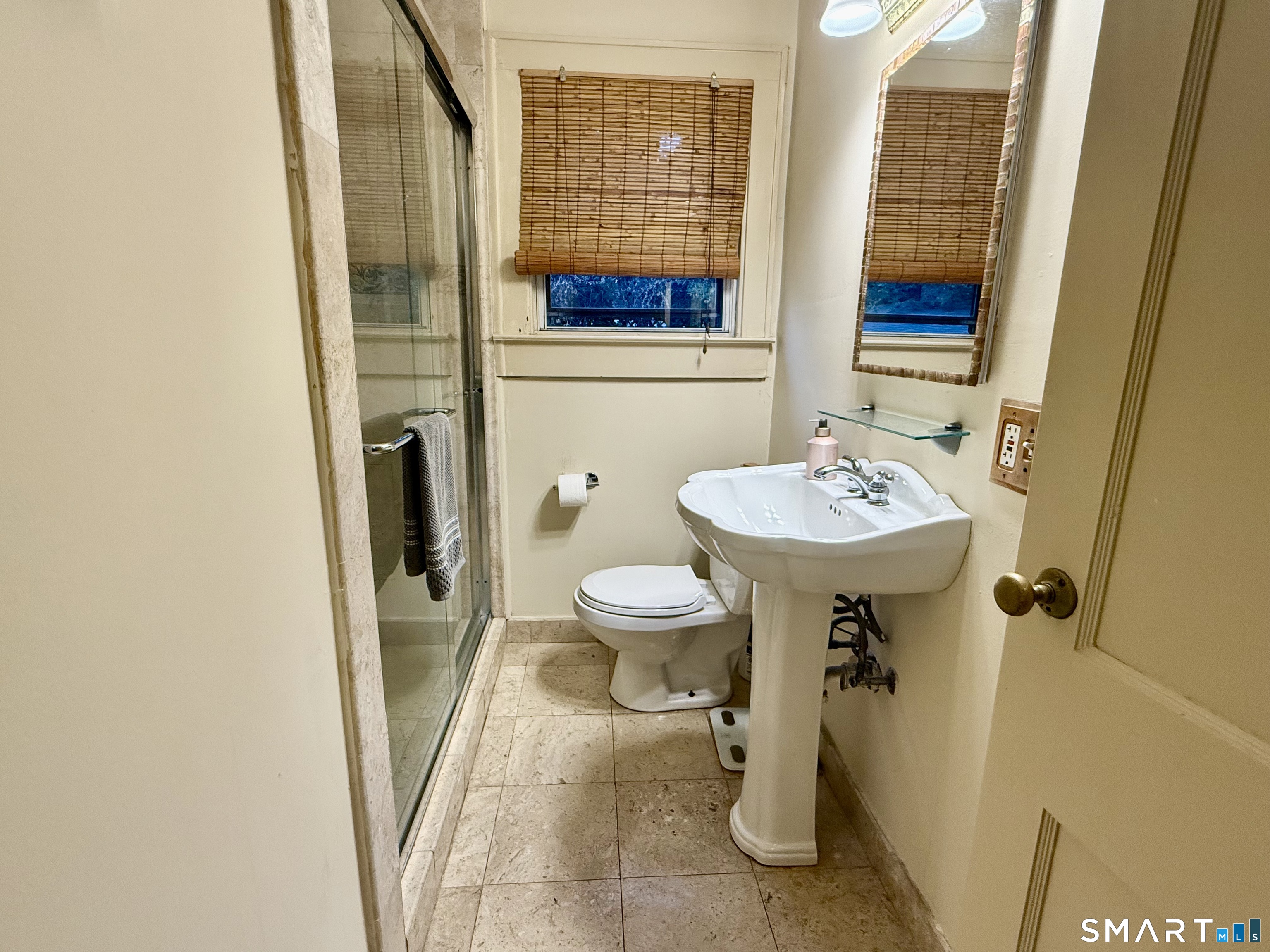 3330 Old Town Road Bridgeport, CT 06606 - Photo 8 of 20 Gallery Image 8