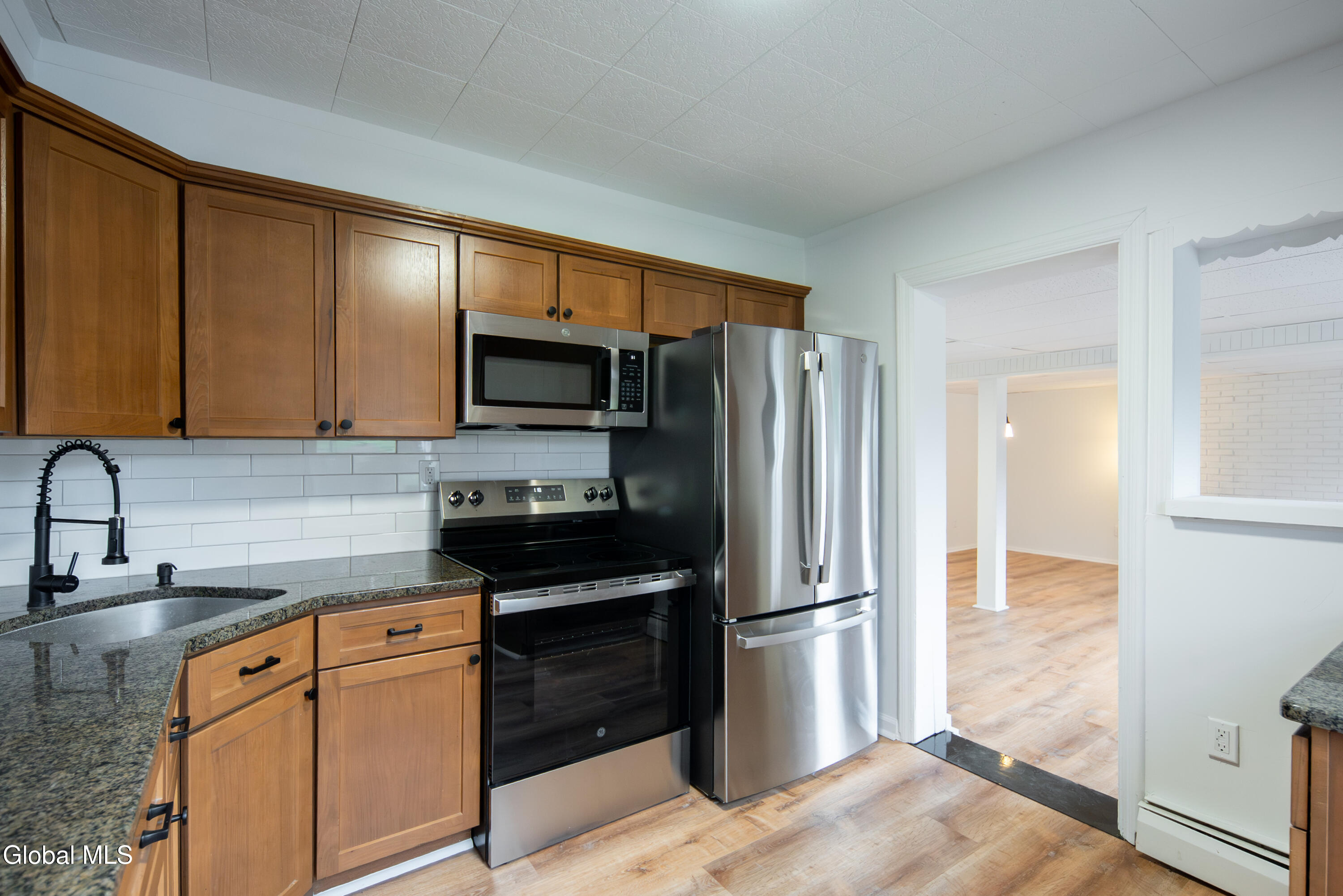 1013 Inner Drive Schenectady, NY 12303 - Photo 15 of 54 015