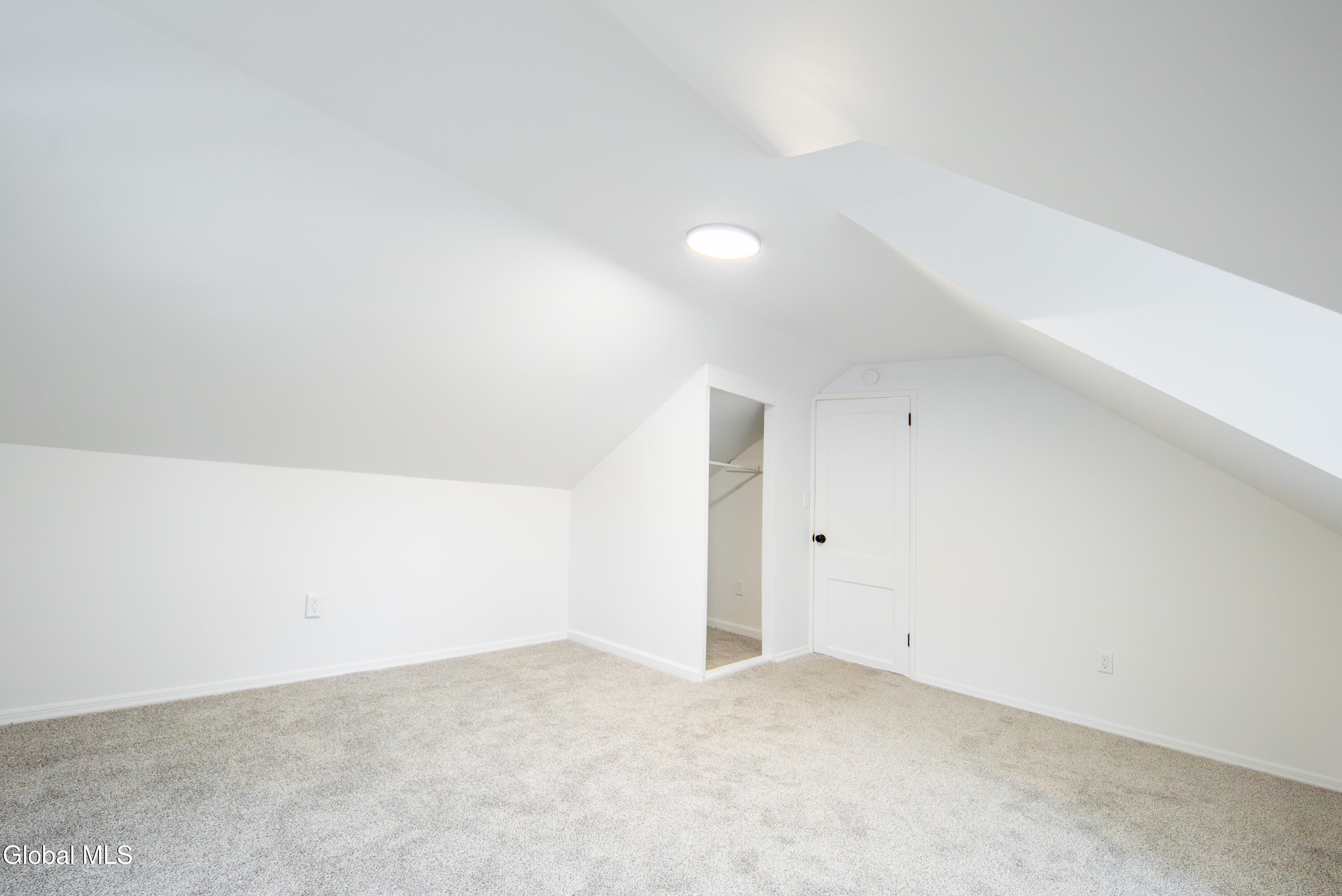 1013 Inner Drive Schenectady, NY 12303 - Photo 32 of 54 032