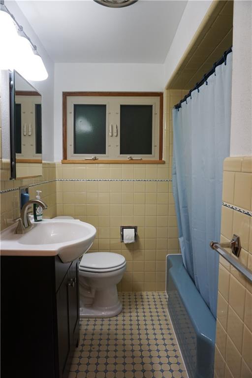 128 Teakwood Road Butler, PA 16001 - Photo 16 of 23 FULL BATH ON THE MAIN FLOOR