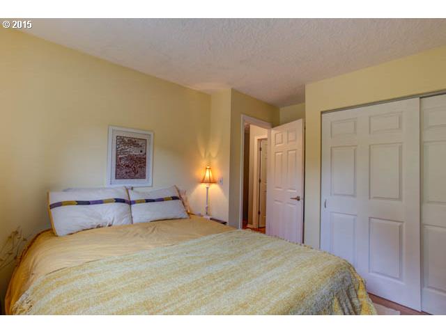 839 Southwest Broadway Drive, Unit 71 Portland, OR 97201 - Photo 11 of 15 a bedroom with a bed and a painting on the wall