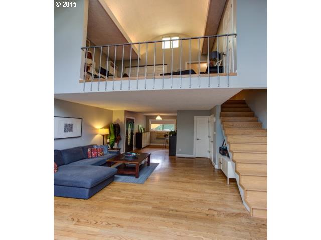 839 Southwest Broadway Drive, Unit 71 Portland, OR 97201 - Photo 14 of 15 a view of a living room with a table and chairs