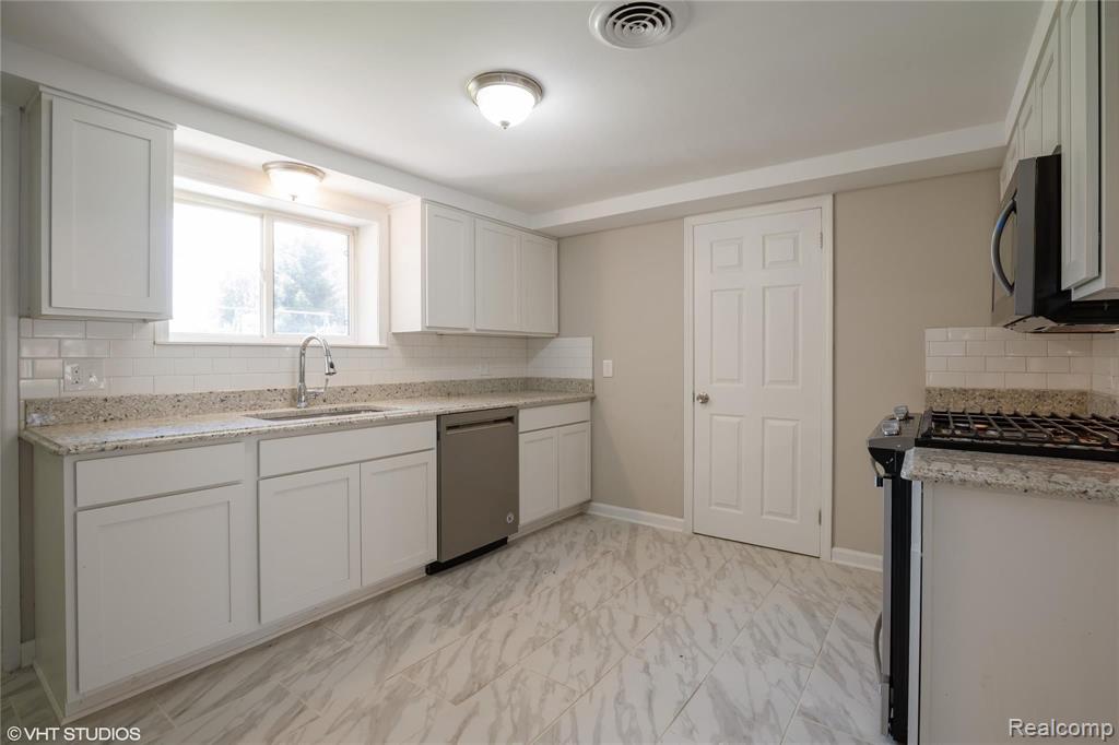 10892 Textile Road Belleville, MI 48111 - Photo 10 of 25