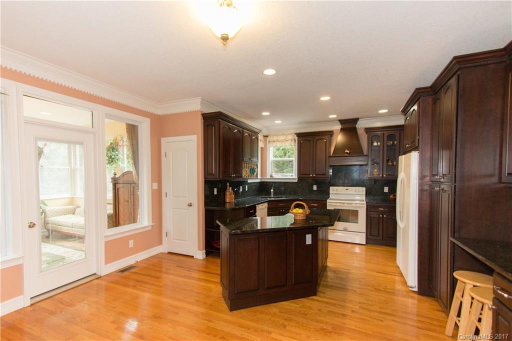 626 Monte Vista Road Candler, NC 28715 - Photo 8 of 24 Gallery Image 8