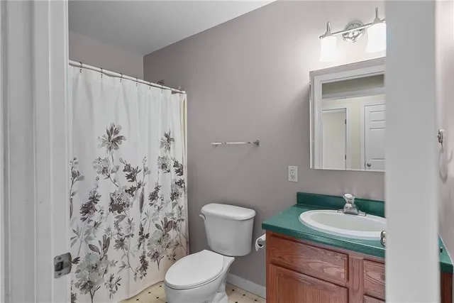 $3,000 | 1037 Main Road, Tiverton, RI 02878