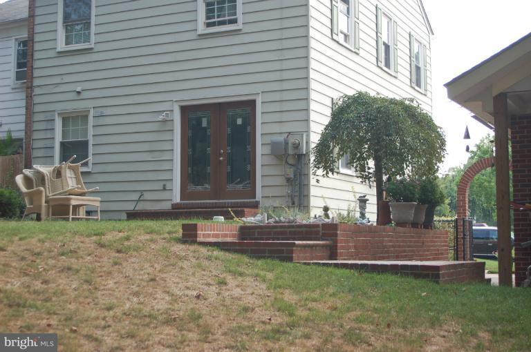 7458 Colton Lane Manassas, VA 20109 - Photo 11 of 13 Exterior (Rear)