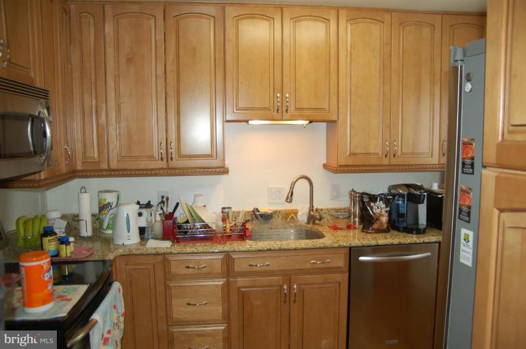 7458 Colton Lane Manassas, VA 20109 - Photo 12 of 13 Kitchen