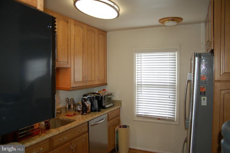 7458 Colton Lane Manassas, VA 20109 - Photo 5 of 13 Kitchen