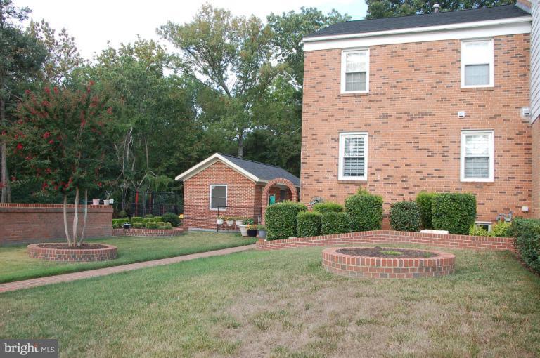 7458 Colton Lane Manassas, VA 20109 - Photo 7 of 13 Exterior (Rear)