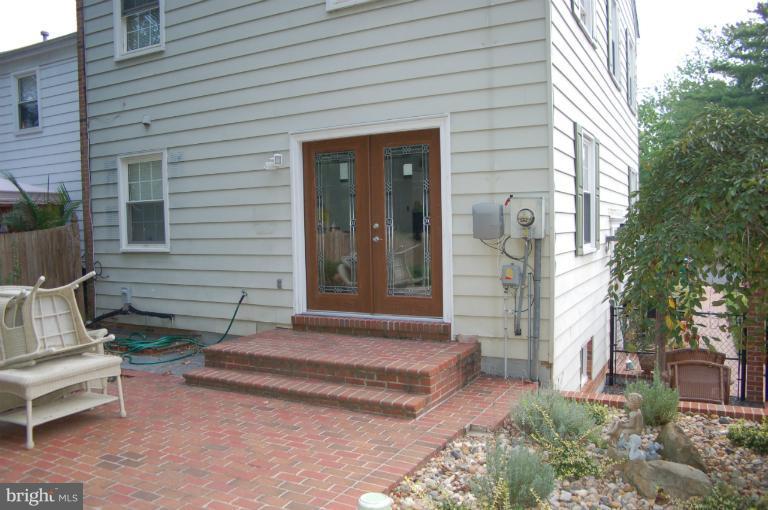 7458 Colton Lane Manassas, VA 20109 - Photo 8 of 13 Exterior (Rear)
