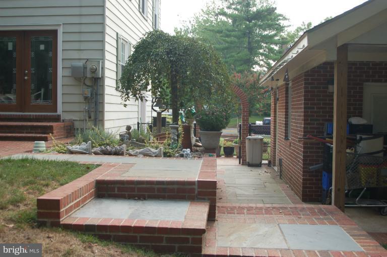 7458 Colton Lane Manassas, VA 20109 - Photo 10 of 13 Exterior (General)