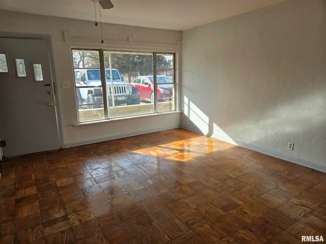 $130,000 | 25-27 Argonne Drive, Canton, IL 61520