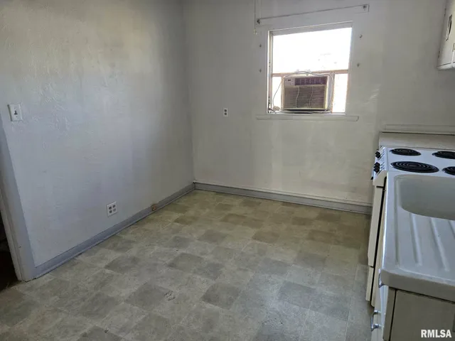 $130,000 | 25-27 Argonne Drive, Canton, IL 61520