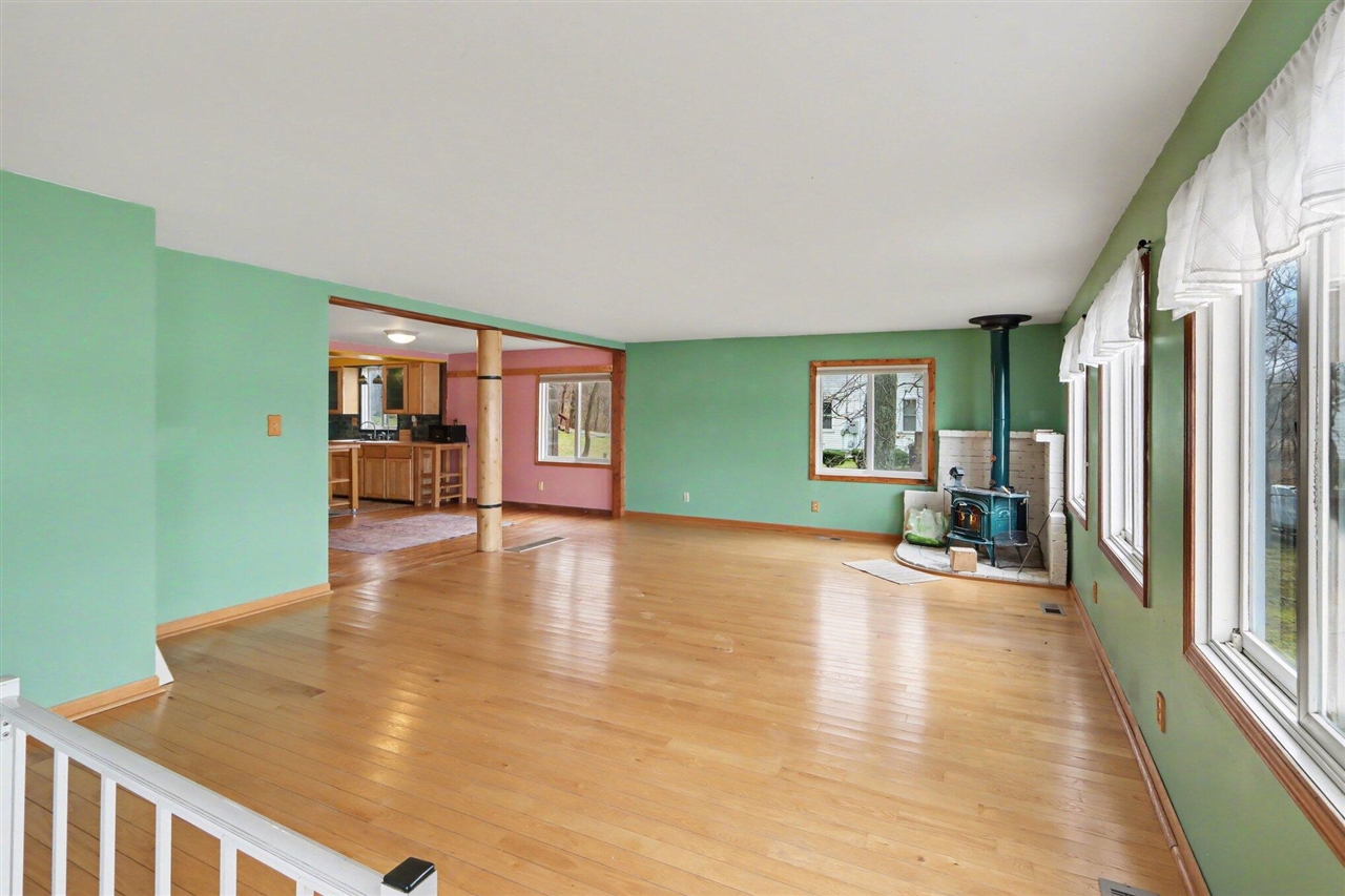 12015 Oakridge Road Plainwell, MI 49080 - Photo 4 of 39