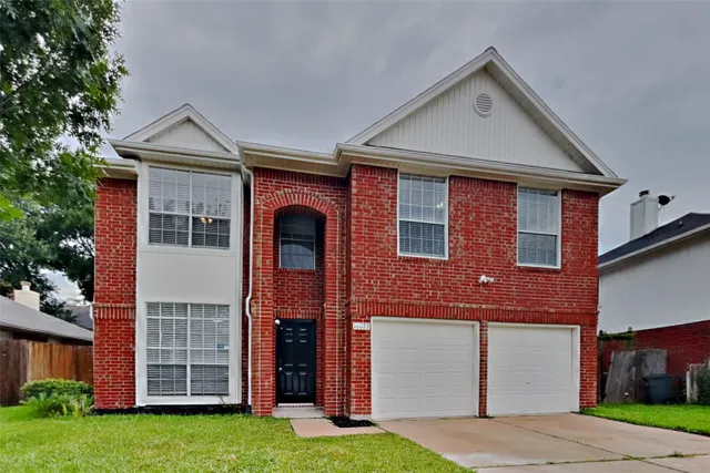 $2,300 | 16023 Willowpark Drive, Tomball, TX 77377