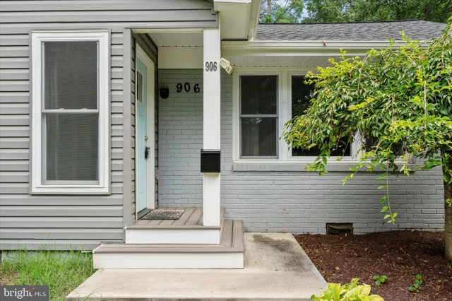 a view of house entrance