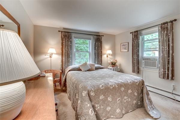 18 Spruce Road Reading, MA 01867 - Photo 4 of 28 Gallery Image 4