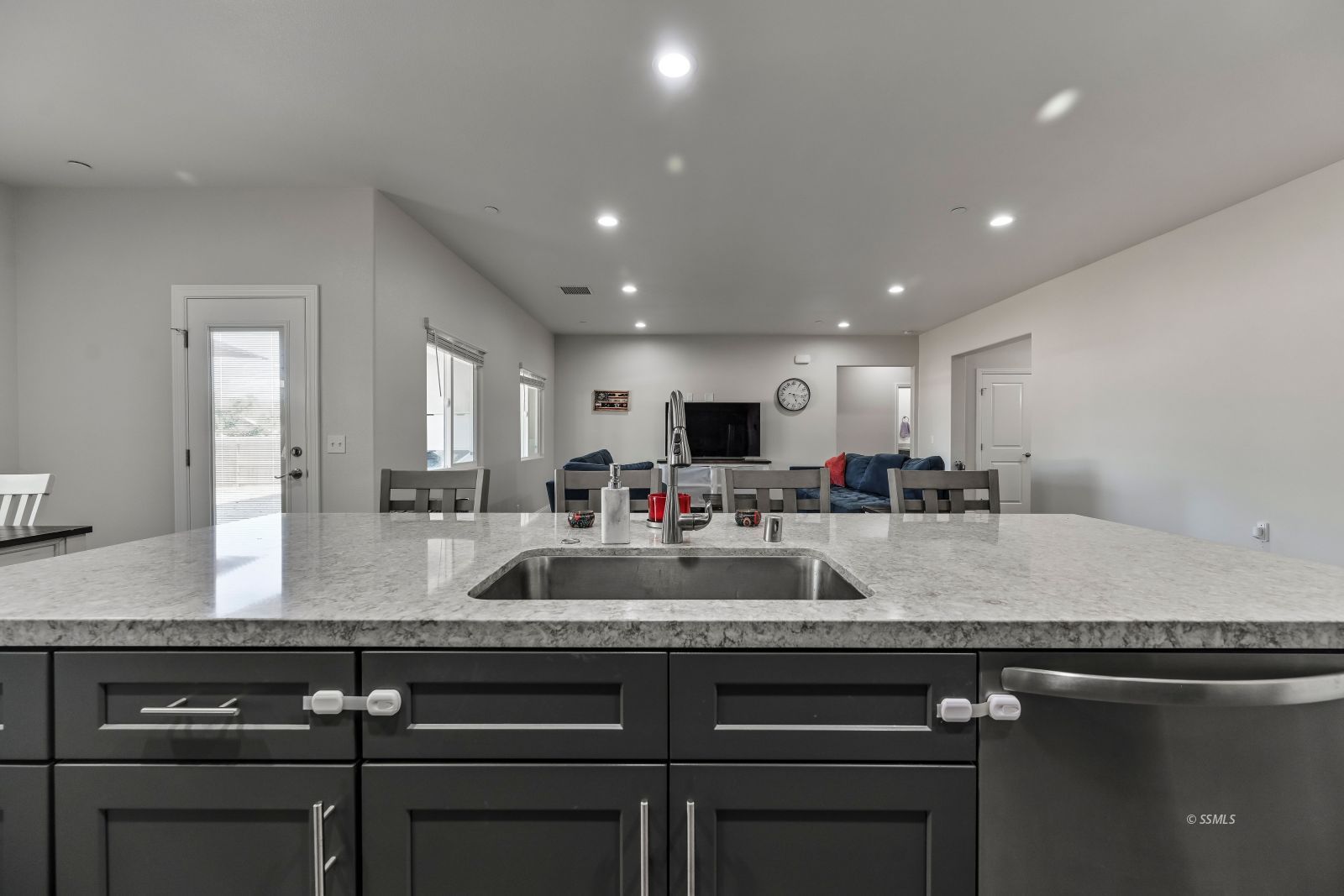1212 South Downs Street Ridgecrest, CA 93555 - Photo 6 of 32 Gallery Image 6