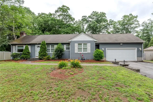$599,900 | 11 Maplecrest Drive, Smithfield, RI 02828