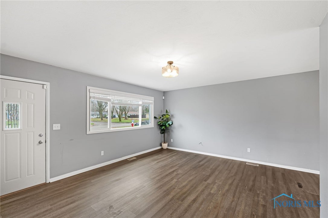 327 Clifton Road Toledo, OH 43607 - Photo 3 of 19 Gallery Image 3