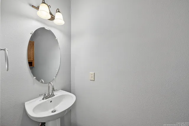 $2,850 | 13510 Mt Olympus, Universal City, TX 78148