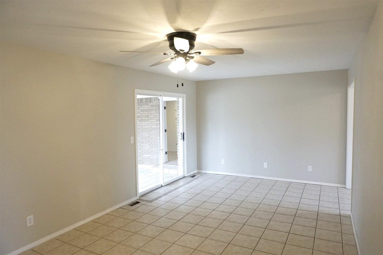 1610 Primrose Lane Perry, OK 73077 - Photo 3 of 35 Gallery Image 3