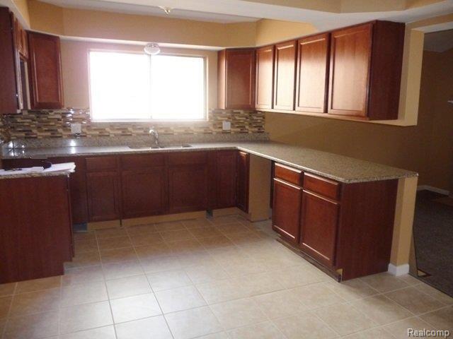34120 Greentrees Road Sterling Heights, MI 48312 - Photo 3 of 12 KIT.JPG