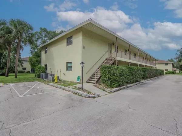 $1,475 | 400 18th Street, Unit M1, Vero Beach, FL 32960