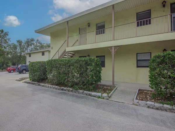 $1,475 | 400 18th Street, Unit M1, Vero Beach, FL 32960
