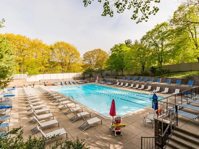 $2,600 | 33 Pond Avenue, Unit 301, Brookline, MA 02445