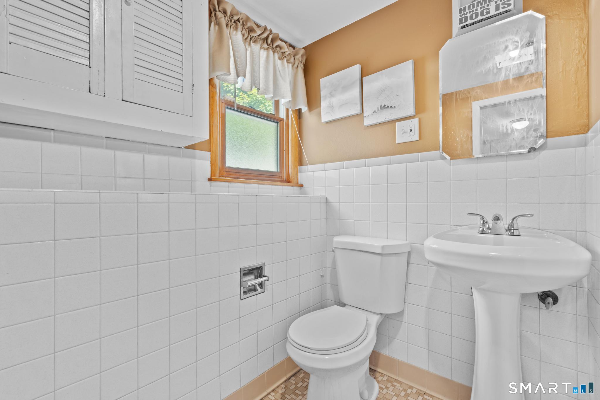 63 Bates Street Hartford, CT 06114 - Photo 21 of 37