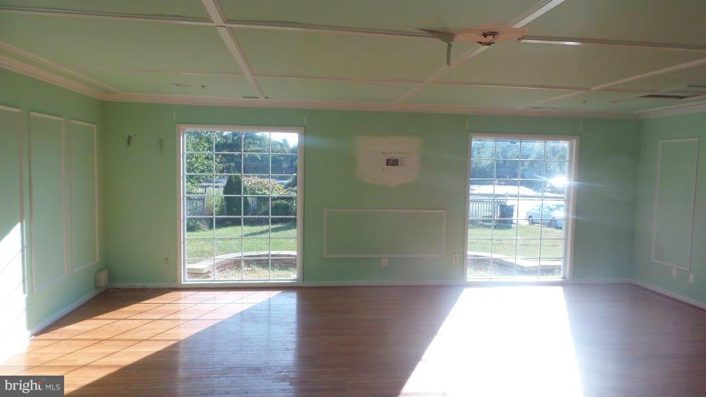 5712 Sandy Spring Road Laurel, MD 20707 - Photo 5 of 25 Living Room