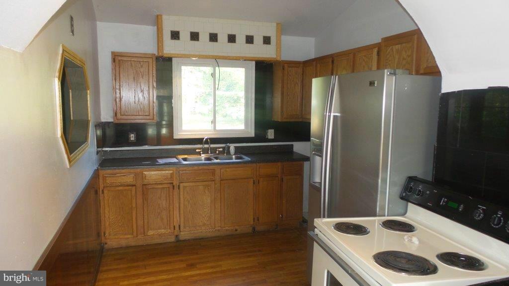 5712 Sandy Spring Road Laurel, MD 20707 - Photo 9 of 25 Kitchen