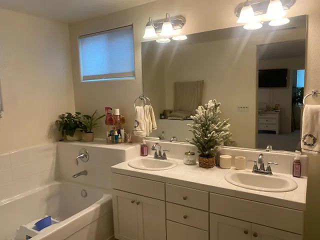 $399,999 | 836 Winchell Way West, Madera, CA 93636