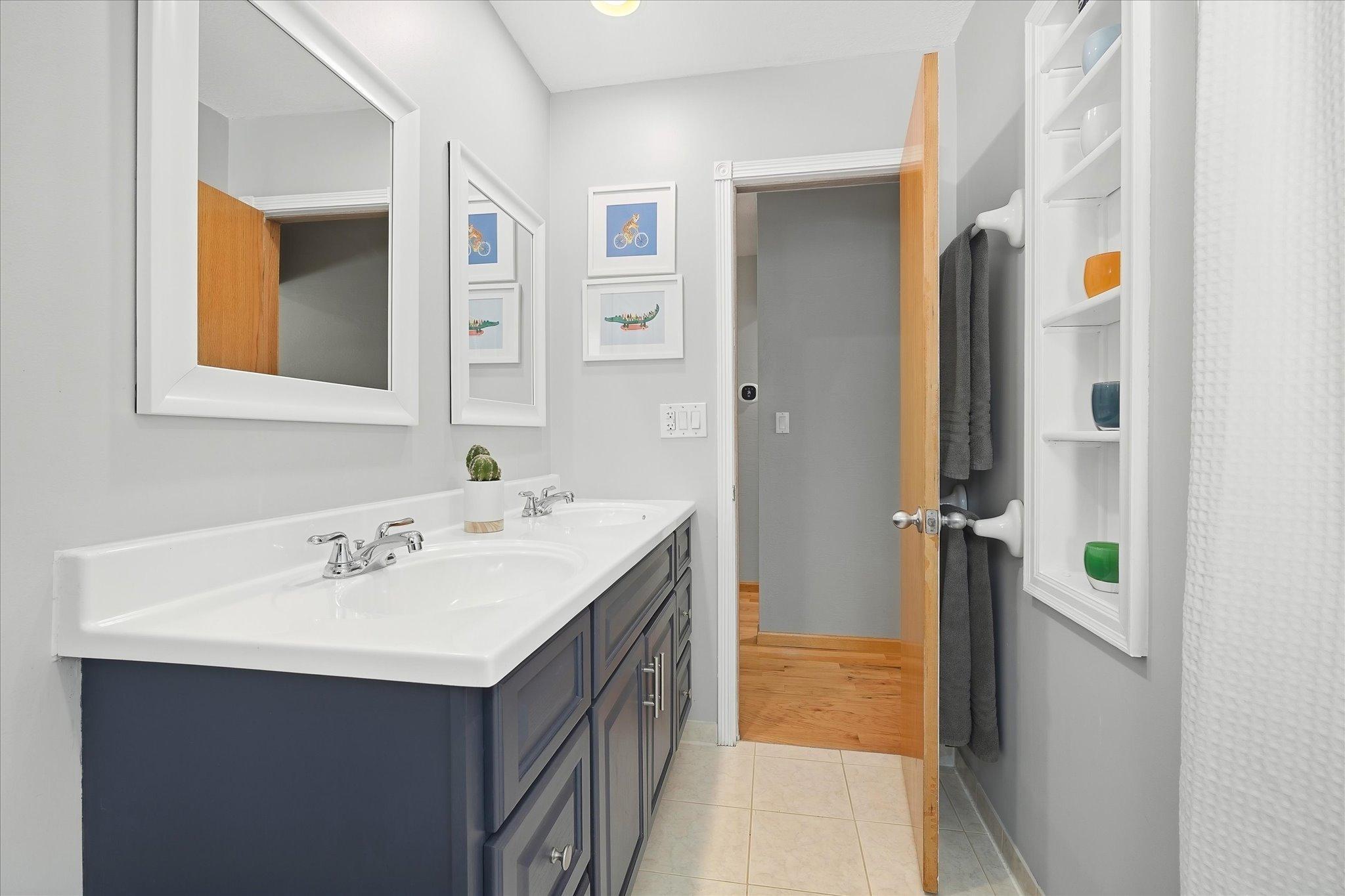2209 Midlothian Road Roseville, MN 55113 - Photo 18 of 50 Gallery Image 18